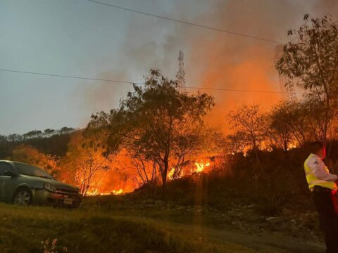 Un incendio de grandes proporciones ha afectado la colonia 18 de marzo, las autoridades brindan información actualizada.