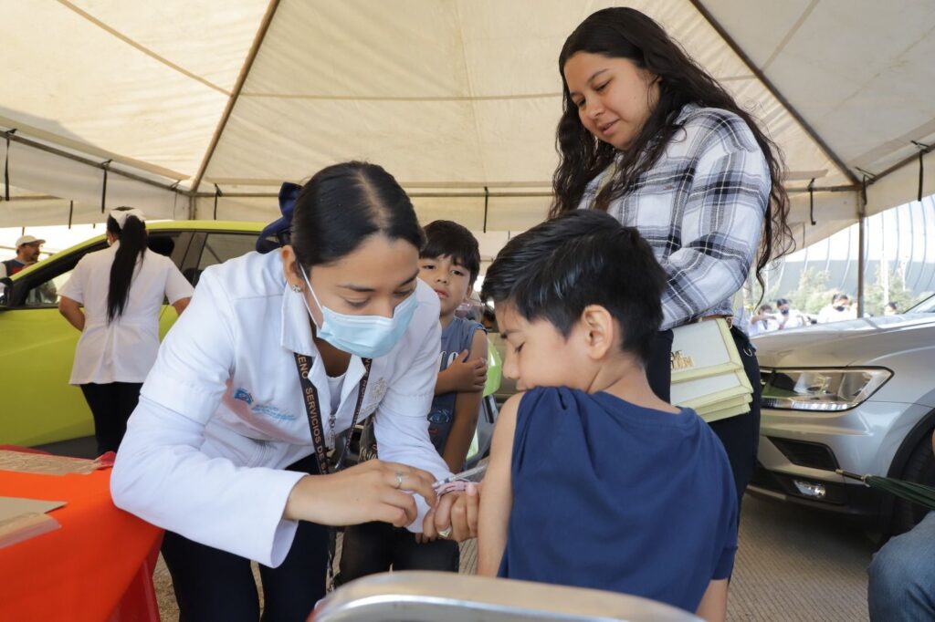 La campaña de vacunación contra el sarampión en Nuevo León logró aplicar casi 15,000 dosis, superando todos los pronósticos.