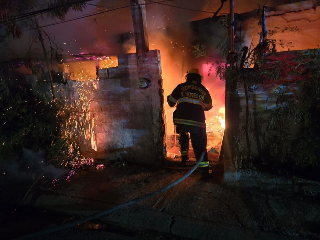 Los incendios en terrenos baldíos y pastizales siguen en aumento, generando alerta en Nuevo León.