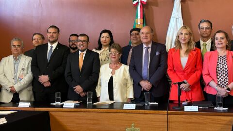 El sector público acapara la mayoría de las inconformidades recibidas por la Comisión de Arbitraje Médico en 2025.