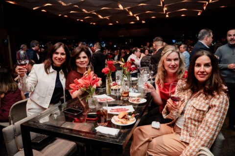 Más de 500 personas disfrutaron de alta gastronomía mientras apoyaban a la Cruz Roja en San Pedro.