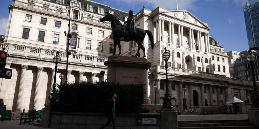 La reciente alza de la inflación en Reino Unido ha sido impulsada por el aumento de precios en los combustibles.