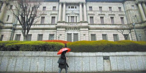 Las tensiones en Medio Oriente incrementan los costos de producción musical y los riesgos de impagos en la industria.