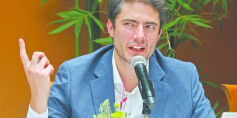 Los ingresos petroleros se verán complicados por la apreciación cambiaria, afectando el déficit fiscal del próximo año.