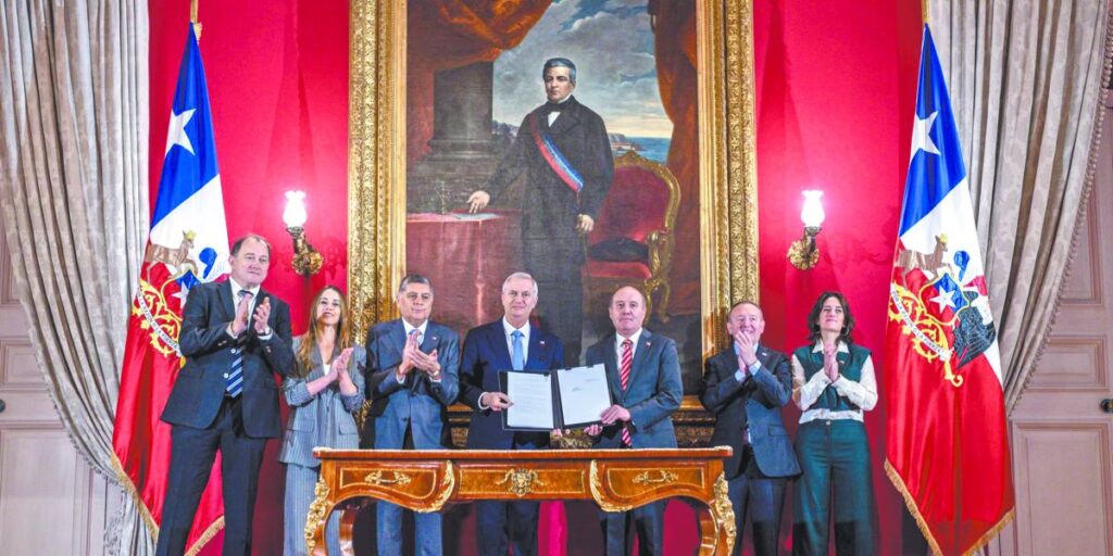 La propuesta de Kast busca mejorar la competitividad tributaria y fortalecer el empleo en el país mediante la reducción del impuesto.