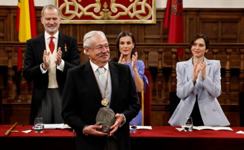 El escritor Gonzalo Celorio fue galardonado con el Premio Cervantes, la máxima distinción literaria en el ámbito hispano.