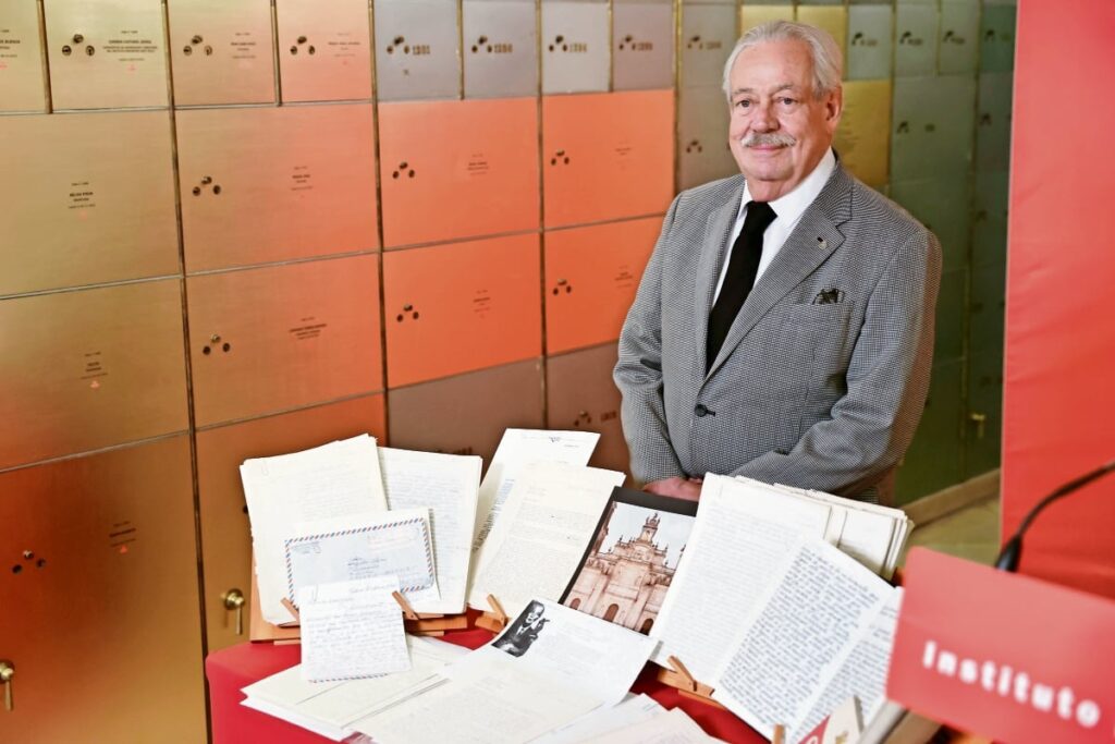 El escritor mexicano Celorio entrega su novela Amor propio como parte de su legado en el Instituto Cervantes.