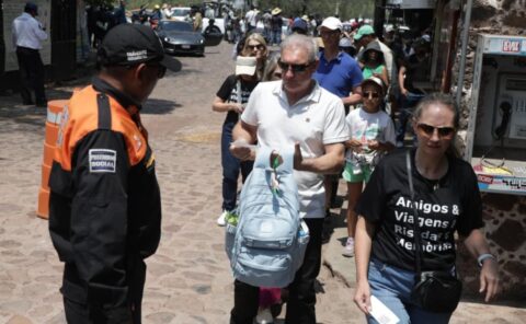 La emblemática zona arqueológica de Teotihuacán volvió a abrir sus puertas, recibiendo mil 500 visitantes en su primer día.