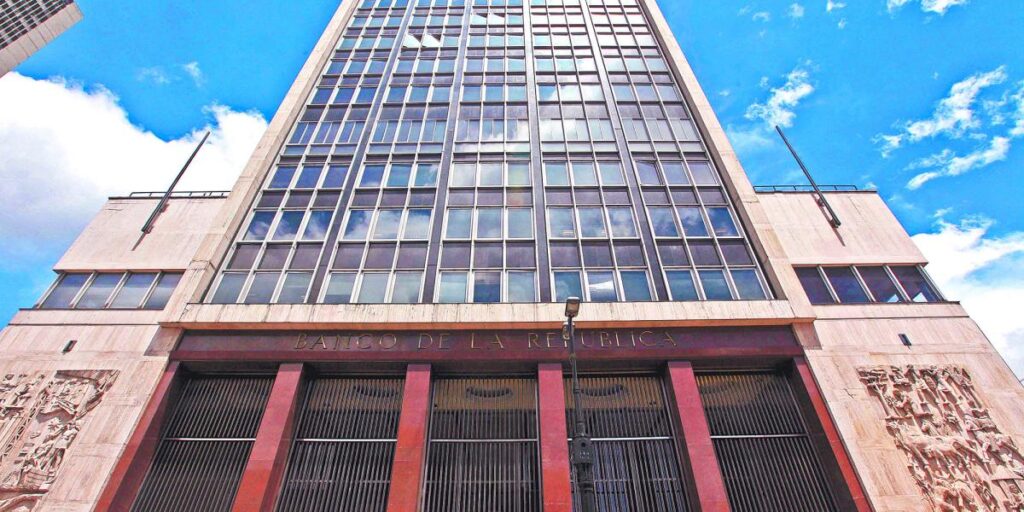 Un nuevo estudio destaca cómo la independencia del banco central ha contribuido a la baja inflación en Colombia.