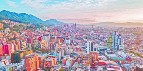 La creciente deuda neta en Colombia plantea serios desafíos económicos para el país en los próximos años.