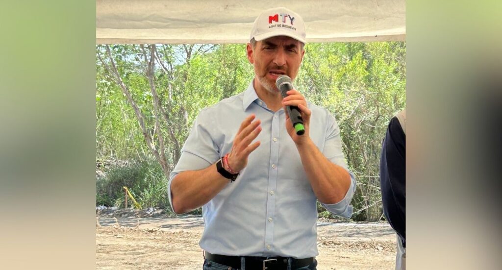 El edil de Monterrey, Adrián de la Garza, evalúa su incorporación al PAN y su relación con el PRI.