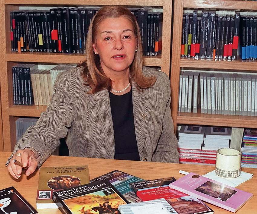 El escritor Élmer Mendoza dedica un sentido adiós a su editora y amiga Beatriz de Moura, quien falleció recientemente.