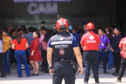 Este simulacro nacional en Monterrey mejora la seguridad y reacción ante emergencias en edificios públicos y privados.