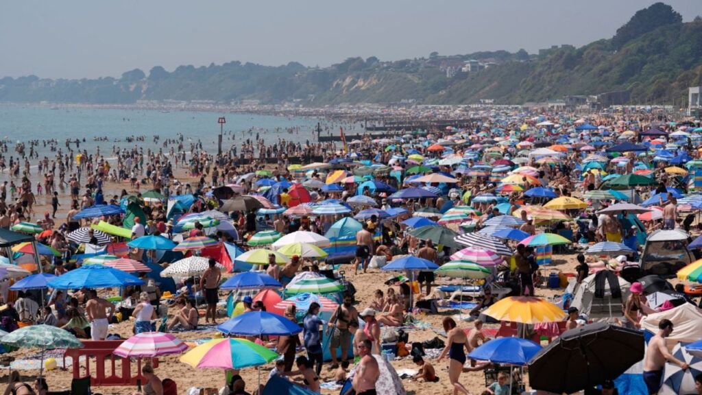 Descubre cómo la ola de calor en Europa ha establecido nuevos récords y sus consecuencias en la salud pública.