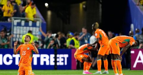 Costa de Marfil consigue su primer triunfo en eliminatorias de Copa del Mundo al vencer a Ecuador en el último minuto.