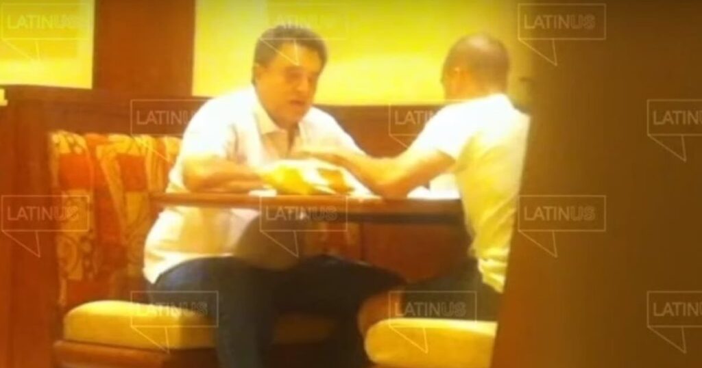 El INE defiende a Morena y declara infundada la queja sobre presuntos sobres con dinero involucrando a David León Romero.