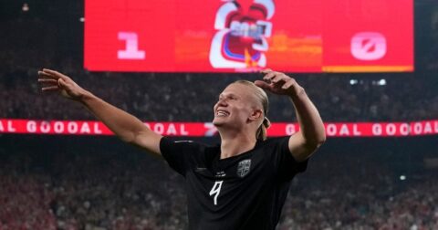 Erling Haaland destaca al marcar dos goles y lleva a Noruega a la victoria sobre Senegal en el Mundial.
