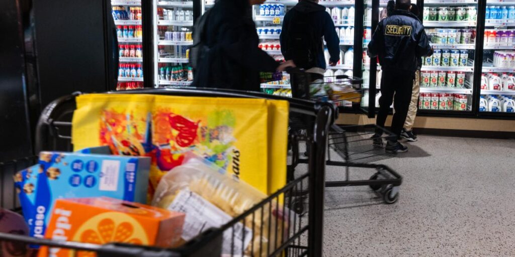 A pesar de presiones económicas, las expectativas de inflación de los estadounidenses se mantienen relativamente estables este mayo.