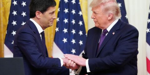 La primera reunión de la Fed con Warsh al mando se lleva a cabo bajo la presión de Trump y la inflación.