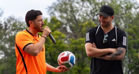 Samuel García y Gignac protagonizan un emocionante encuentro deportivo con los estudiantes de la Secundaria 11 en Monterrey.